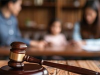 ¿Qué pasa con la custodia compartida si uno de los padres se muda?